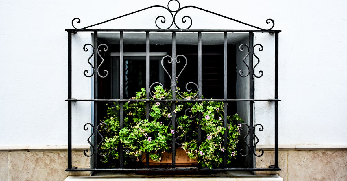 découvrez les normes et standards des garde-corps pour assurer sécurité et conformité dans vos projets de construction.