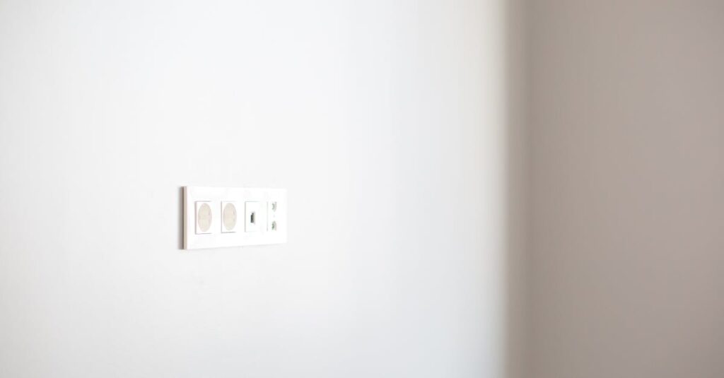 Quelle est la hauteur idéale pour installer les éléments électriques et les interrupteurs ? découvrez la hauteur idéale pour l'installation des prises électriques et interrupteurs afin d'assurer sécurité, confort et accessibilité dans votre logement.