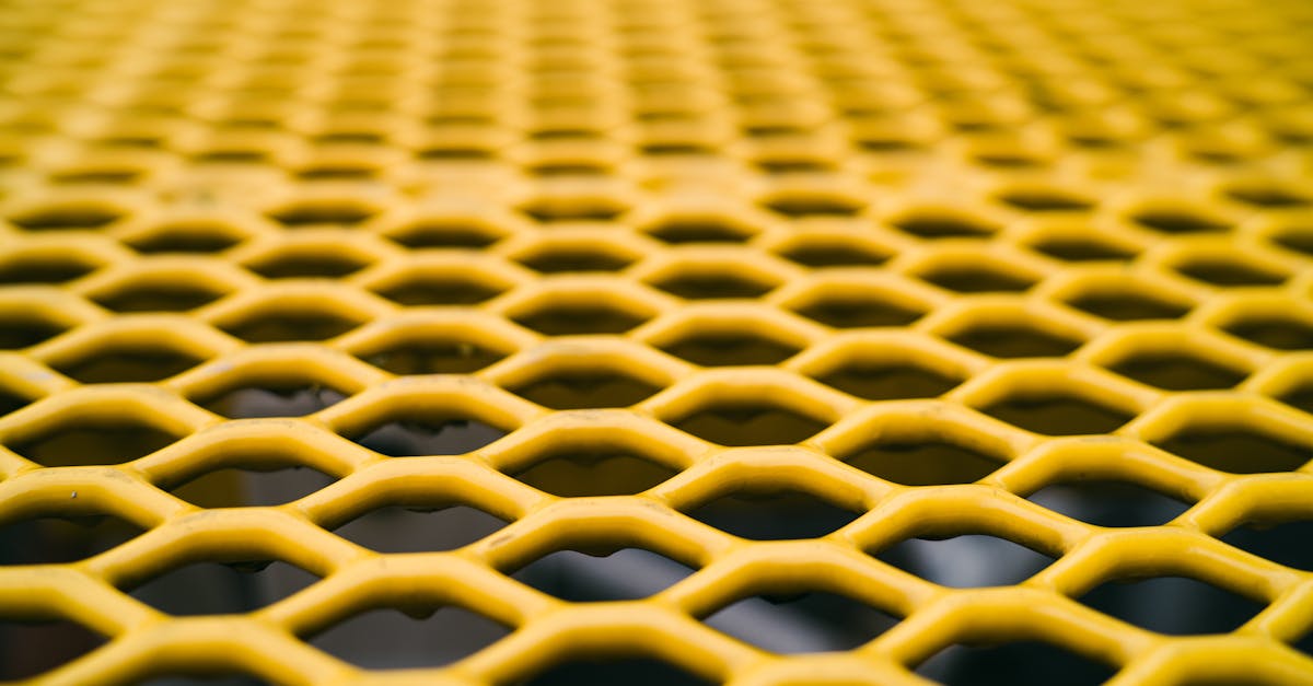 découvrez comment enlever efficacement la maille en fibre de verre de vos surfaces grâce à nos conseils pratiques et astuces détaillées.