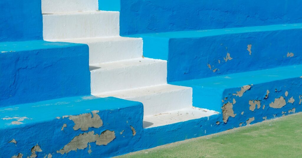 Les étapes pour réussir la peinture de votre toiture découvrez les étapes essentielles pour peindre un toit efficacement, du nettoyage à la finition, pour un résultat durable et esthétique.