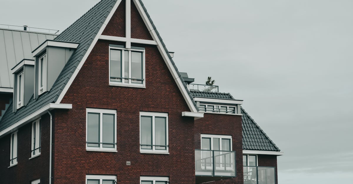 découvrez le coût des fenêtres de toit et obtenez des conseils pour choisir la meilleure option adaptée à votre budget et à vos besoins.