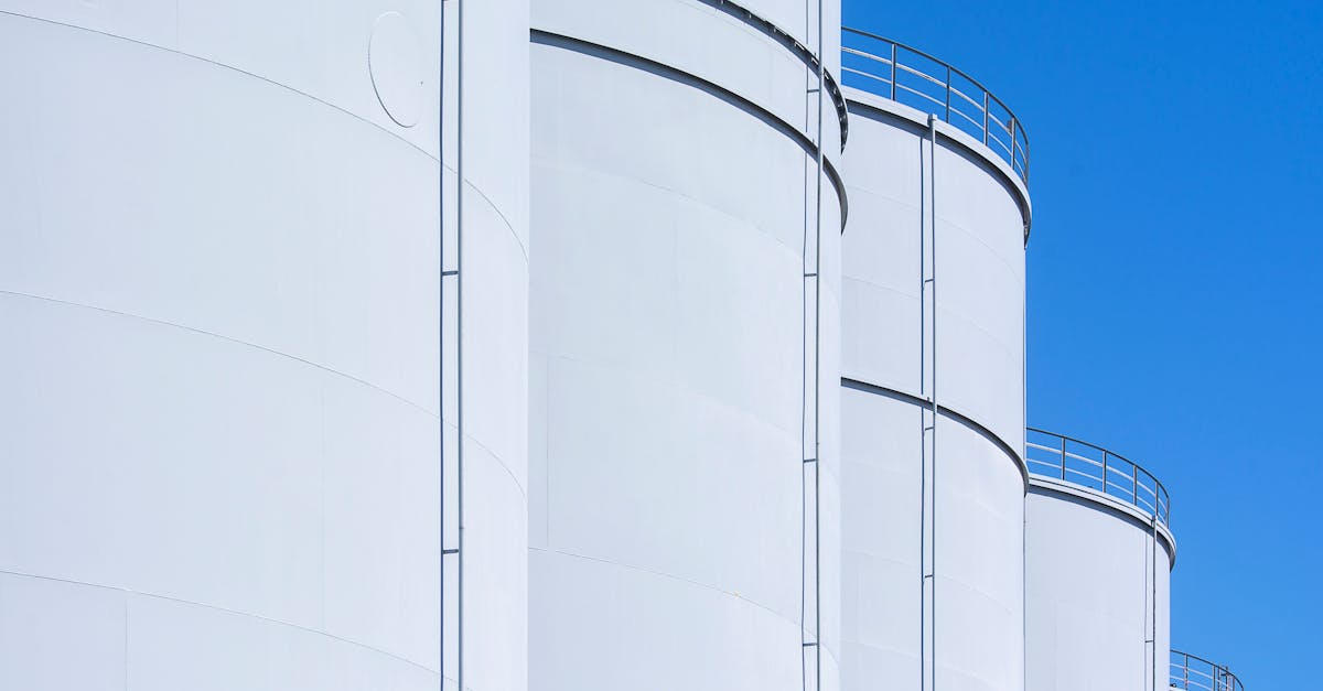 découvrez les dimensions standard des fosses septiques pour assurer une installation conforme et efficace de votre système d'assainissement.