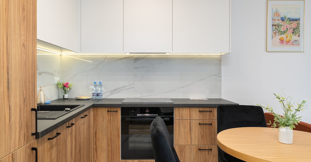 optimisez votre petite cuisine avec des astuces pratiques et des solutions innovantes pour maximiser l'espace et améliorer la fonctionnalité.