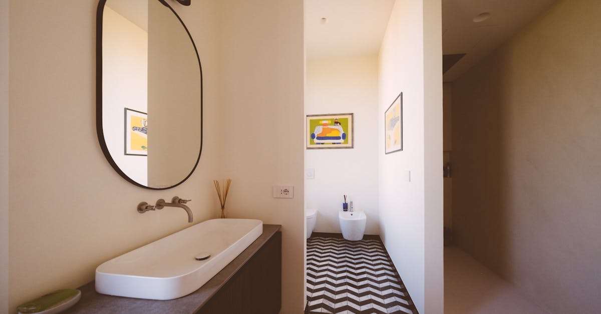 découvrez notre toilette suspendue avec lavabo intégré, alliant design moderne et gain de place pour une salle de bain fonctionnelle et esthétique.