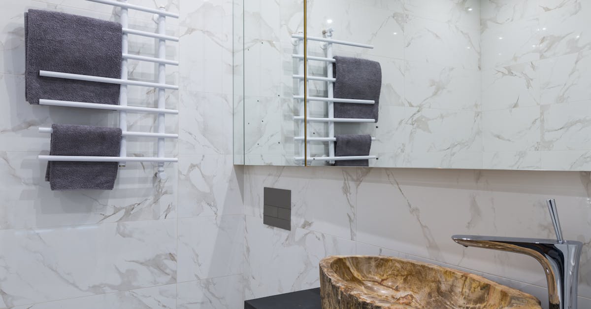 découvrez notre toilette suspendue avec lavabo intégré, alliant design moderne et gain d'espace pour une salle de bain pratique et esthétique.
